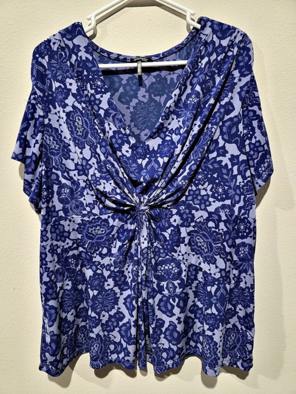 Daisy Fuentes Floral Twist-Front Blouse Blue & White 2X